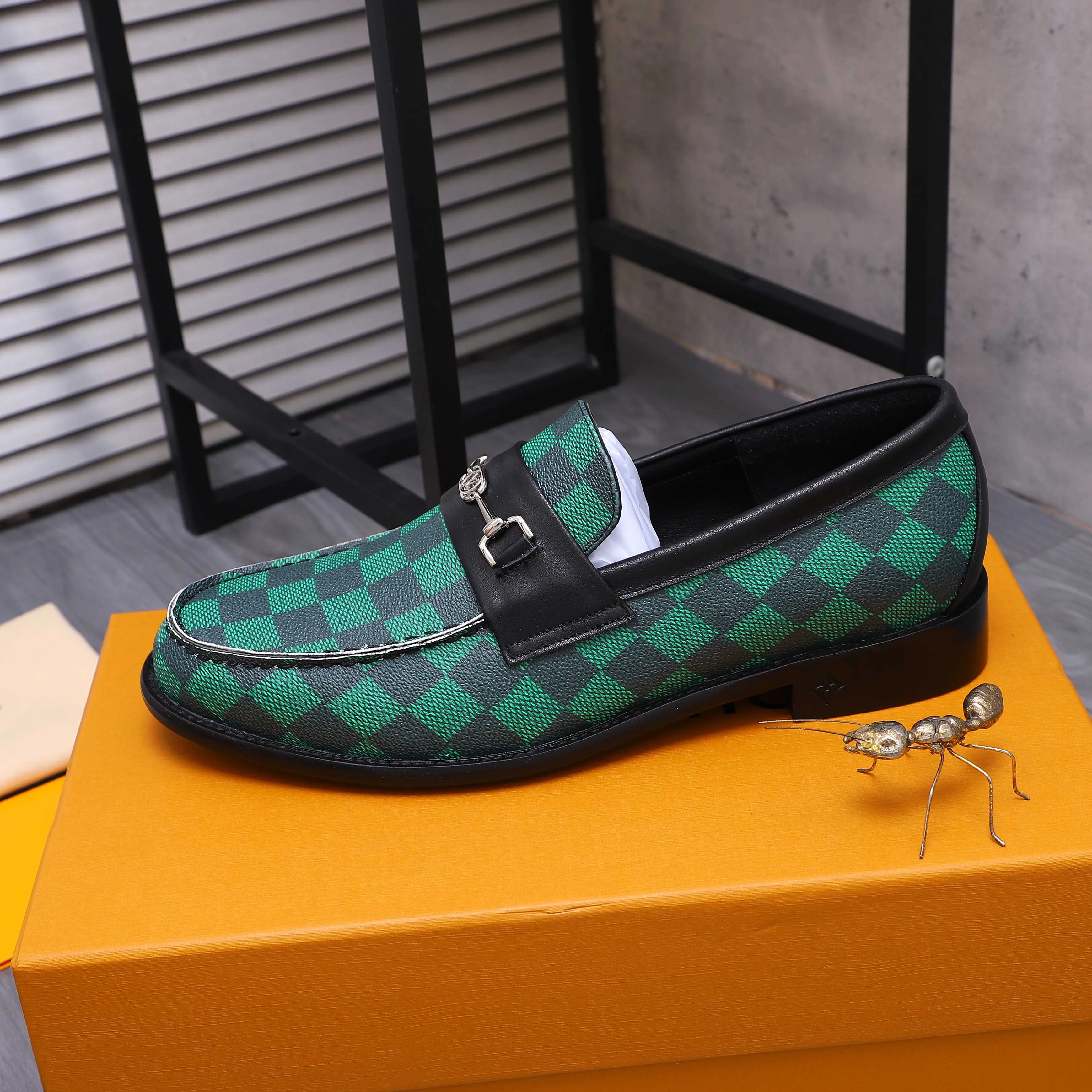 Men's shoes 💰660 Product trademark: LV [Louis Vuitton] business casual slip-on leather shoes, regular size. Size: 39-44 (38.45 custom-made, non-returnable) Product materials: Selected classic plaid upper, cowhide lining, original outsole
